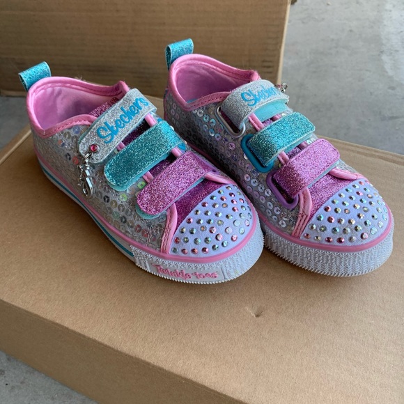 Skechers Other - Kid’s girls Skechers Twinkle Toes size 11